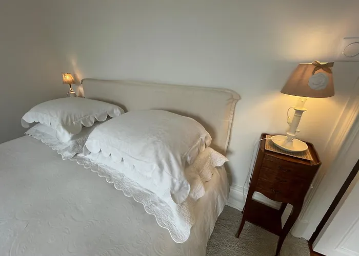 Le Lierre Et La Rose LʼAigle